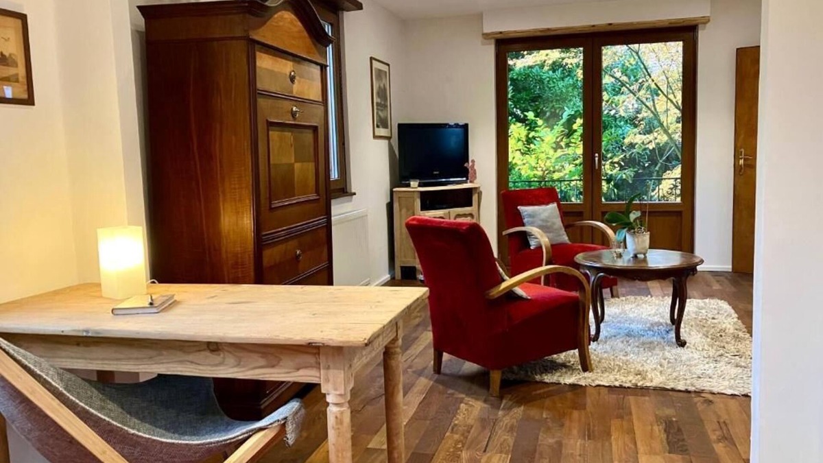 Bischwiller Apartment | Gite du ried, quiet accommodation surrounded by greenery.