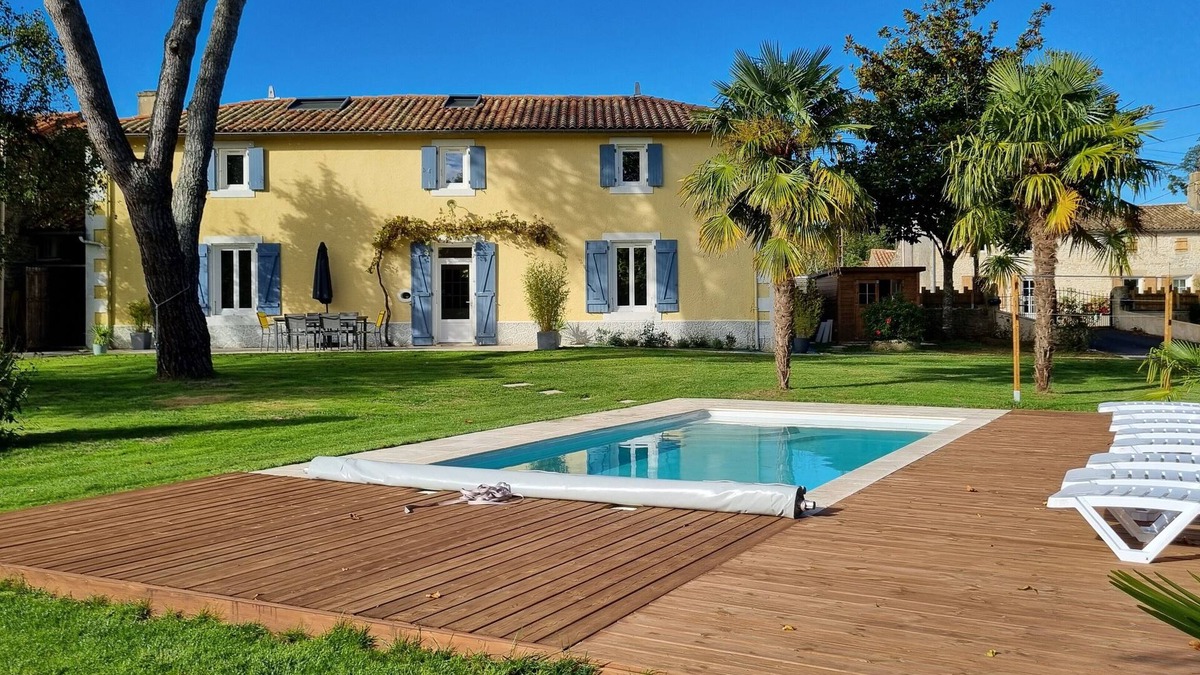 Thorigne House | Gîte du Ruban Vert with private swimming pool