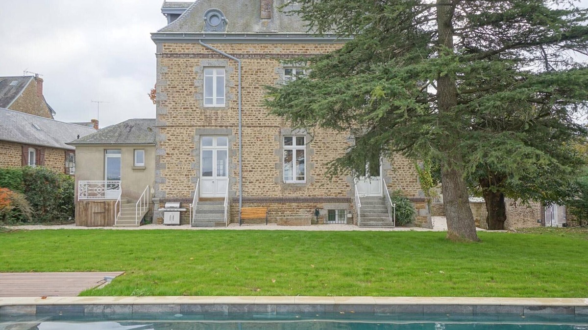 Ducey Cottage | Gite Ducey-les-Chéris, 7 bedrooms, 15 persons