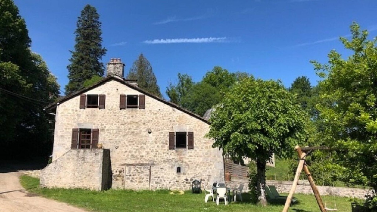 Roumegoux House | Gite-Ferme -PECHE at the pond- WIFI- Rando on the spot