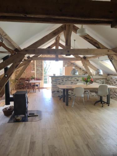 Saint-Paul-la-Roche House | Gite Fleurs d'Esse