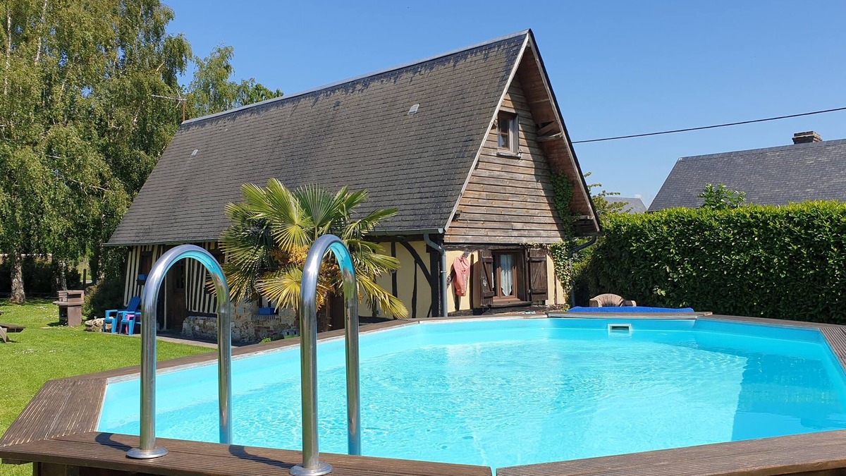 Fatouville-Grestain Cottage | Gite for 2 to 3 people near Honfleur with swimming pool