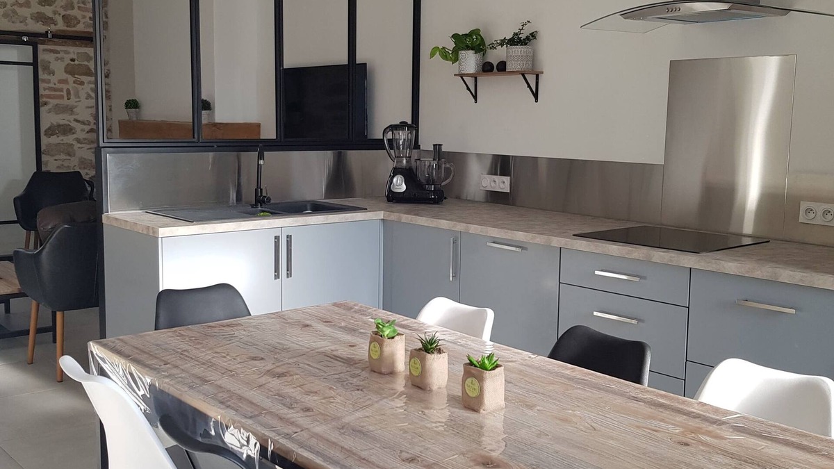 Mauleon House | Gite for 6 to 8 people, all renovated with Jacuzzi, 20 minutes from puy du fou