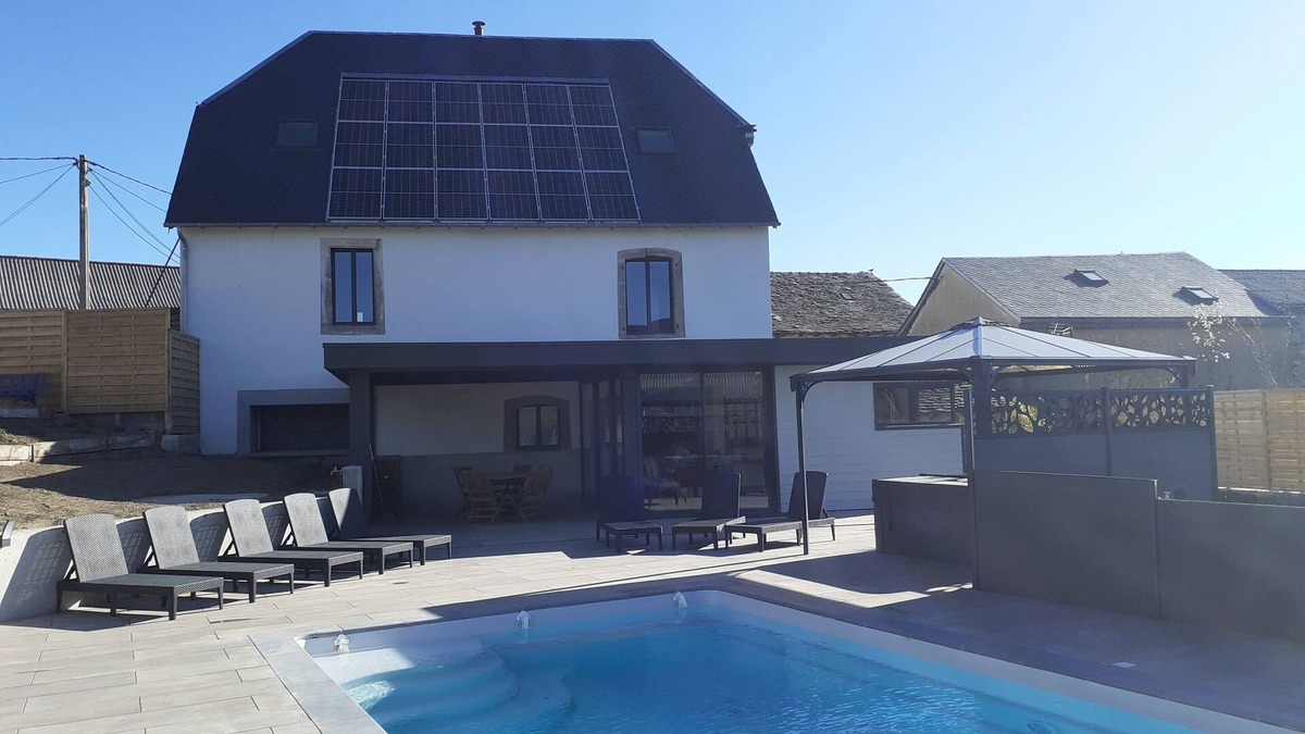 Durenque House | Gite for 8 people, heated swimming pool-SPA in the heart of the village with private garden