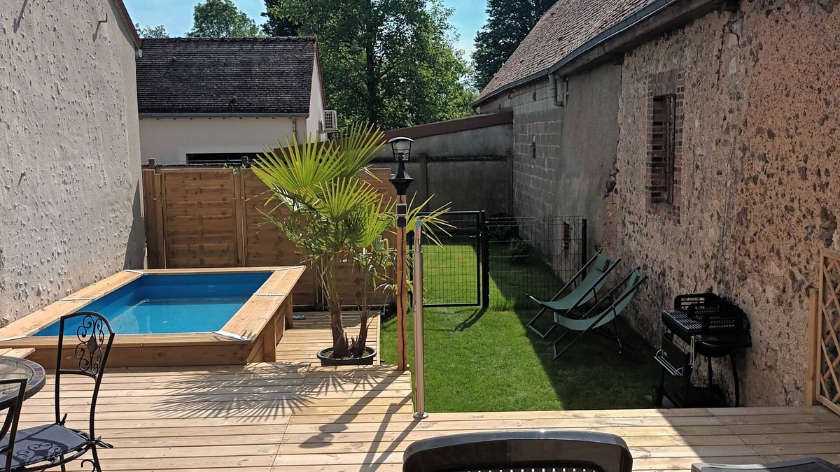 Cloyes-sur-le-Loir Condo | Gite Entre Beauce et Perche Avec Terrasse, Piscine et Jardin Privatif!