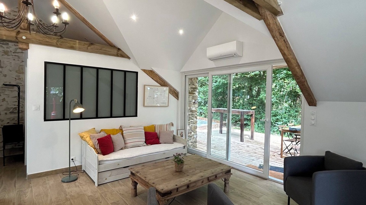 Saint-Clement-de-la-Place House | Gîte in the heart of the forest 17kms from Angers