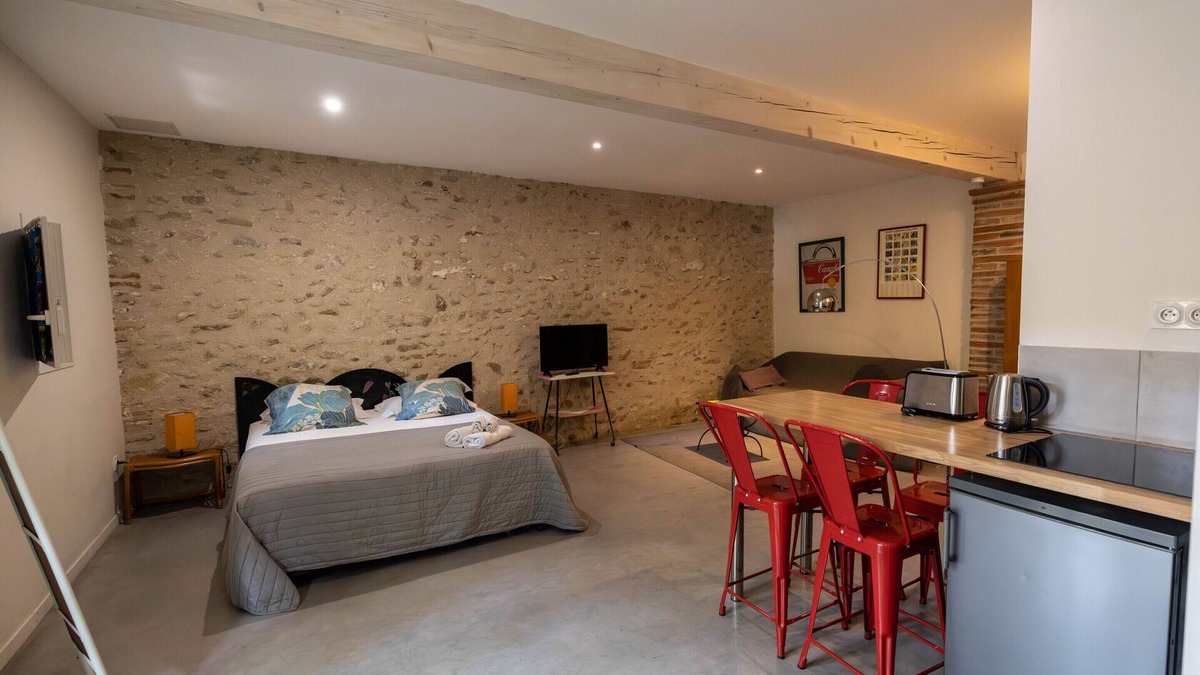 Saint-Genis Cottage | Gîte-Massane-Apartment-Ensuite with Bath-Courtyard view