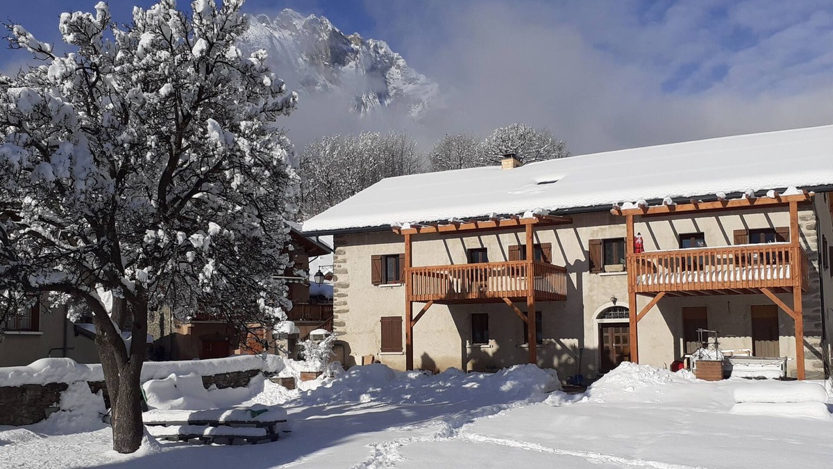 Saint-Michel-de-Maurienne House | Gite au Calme Avec vue sur les Montagnes