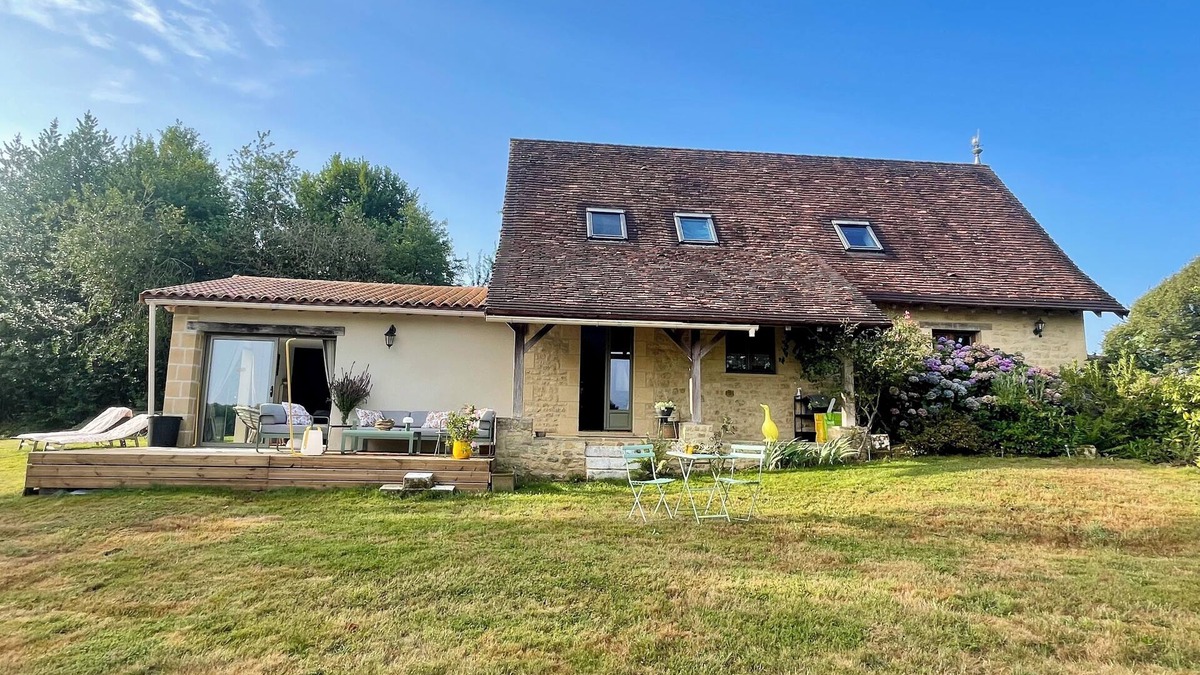 Saint-Sulpice-d'Excideuil House | Gite with swimming pool in an old farmhouse. Pets welcome!