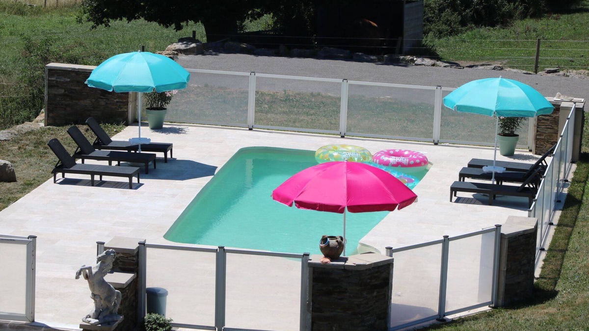 Sainte-Juliette-sur-Viaur Cottage | Gite 1 at Gary's equestrian farm