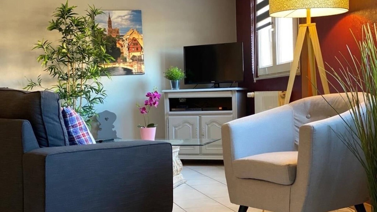 Eguisheim Apartment | Gite géranium located in Eguisheim with private parking, 10km from Colmar