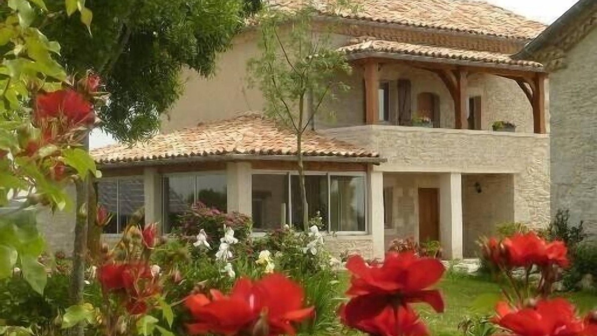 Septfonds Cottage | Gite/house completely renovated with pool, sleeps 12 persons.