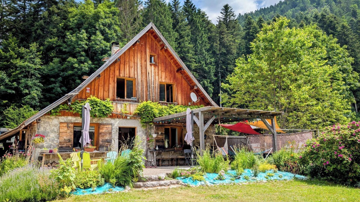 Saint-Pierre-d'Entremont Cottage | Gîte in a typical mountain chalet in the heart of the Chartreuse region