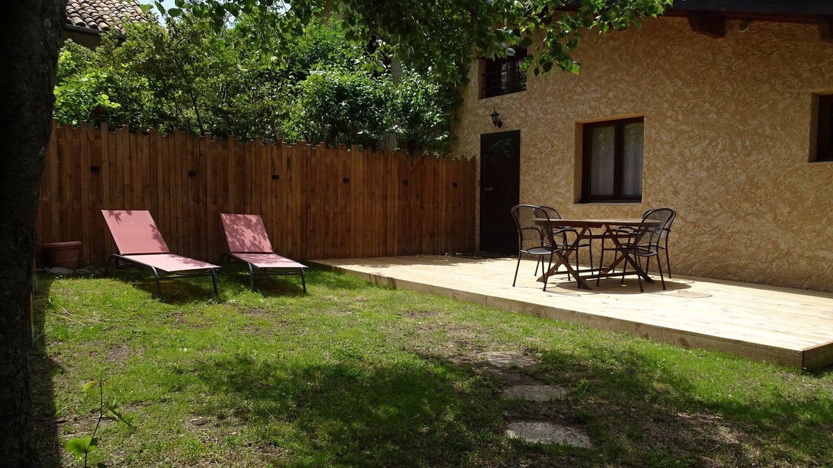 Venterol Apartment | Gite Idéal Pour des Vacances au Calmes en Pleine Nature Avec Piscine