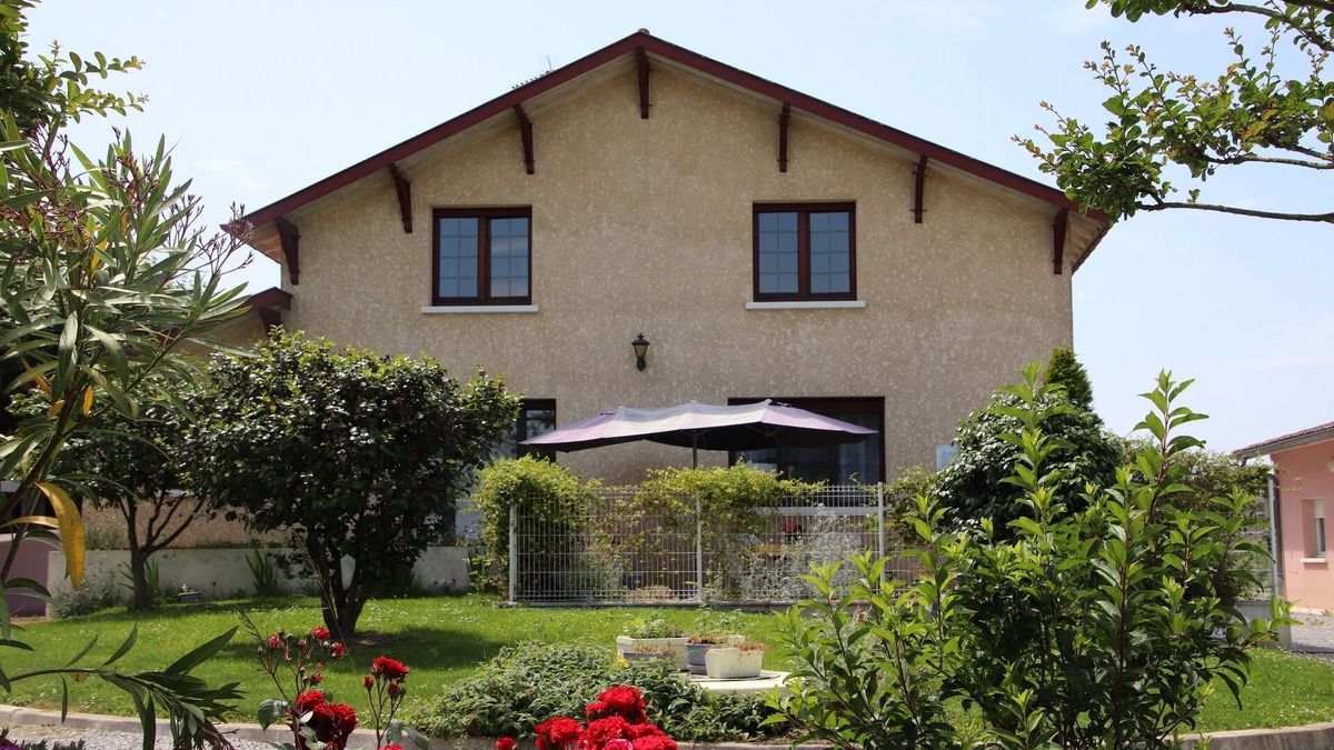 Lahosse House | Gite in a beautiful house in the countryside and quiet, in a green setting.