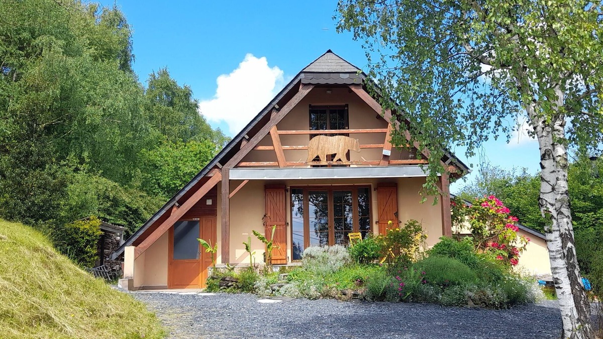 Ossun-ez-Angles Ski Chalet | Gîte in a small village perched on a pièmont ridge in the heart of the Pyrenees.