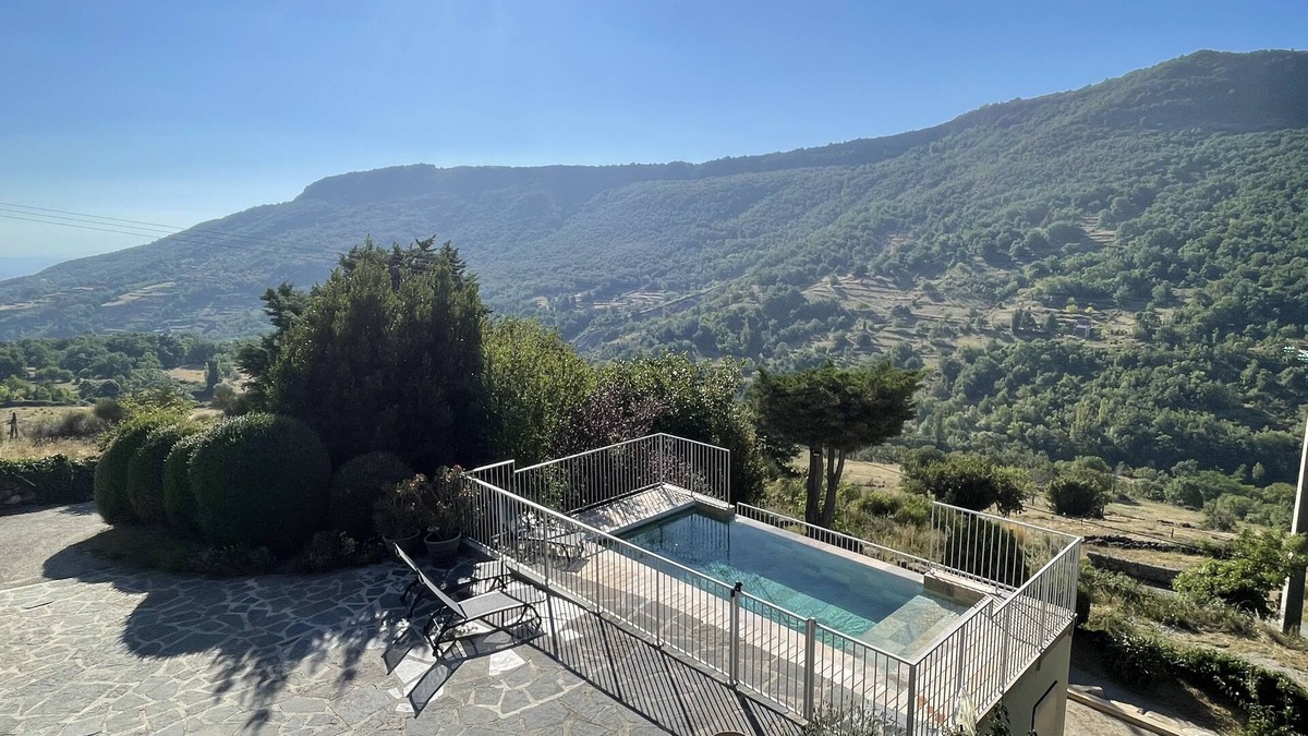 Rochessauve House | Gîte in Ardèche with swimming pool and magnificent view of the valley