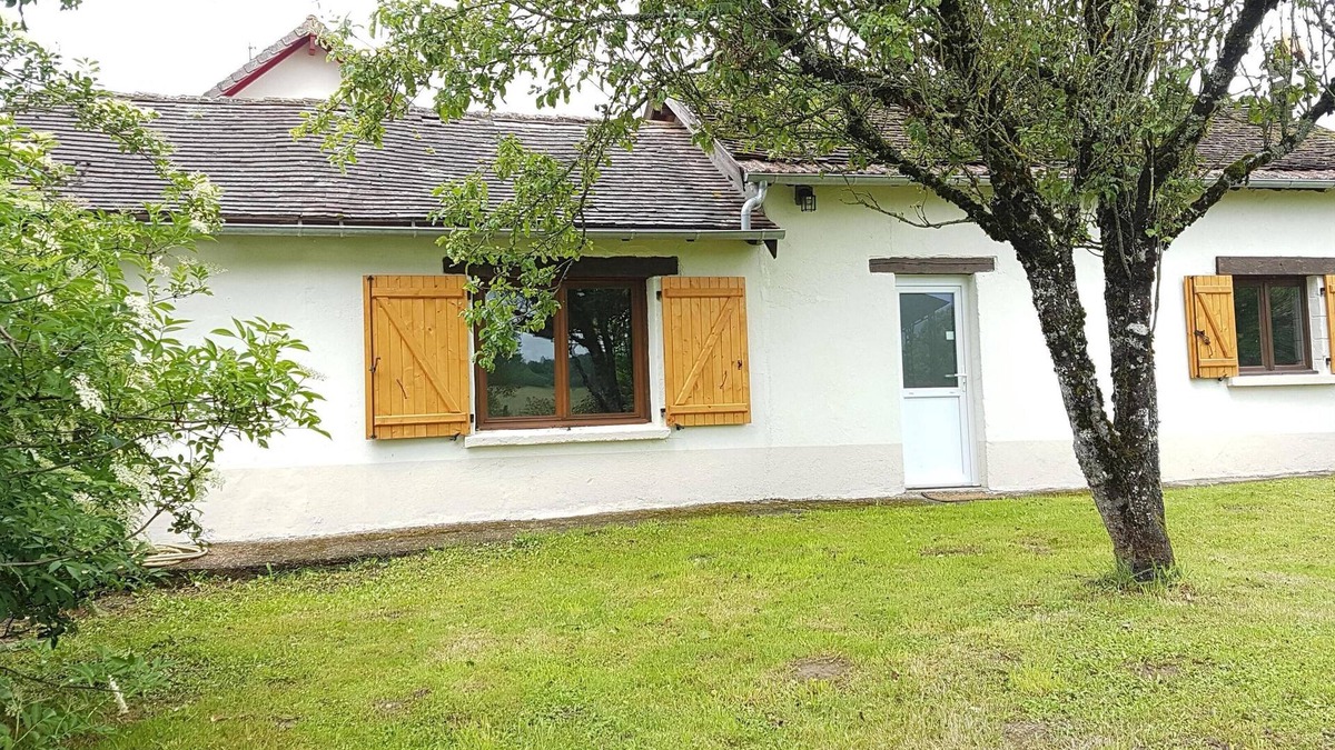 Sarrazac House | Gite in quiet hamlet for rent.