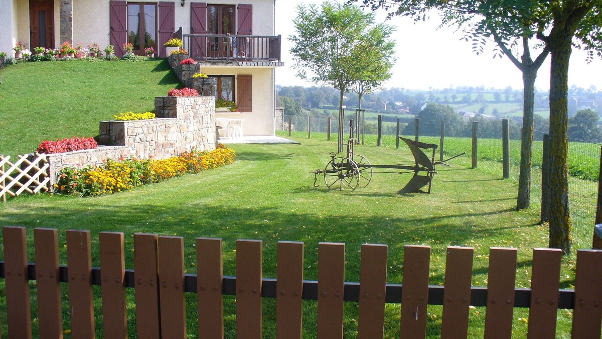 Comps-la-Grand-Ville Apartment | Gite in the countryside, 984 feet away from the village, quiet, clear view