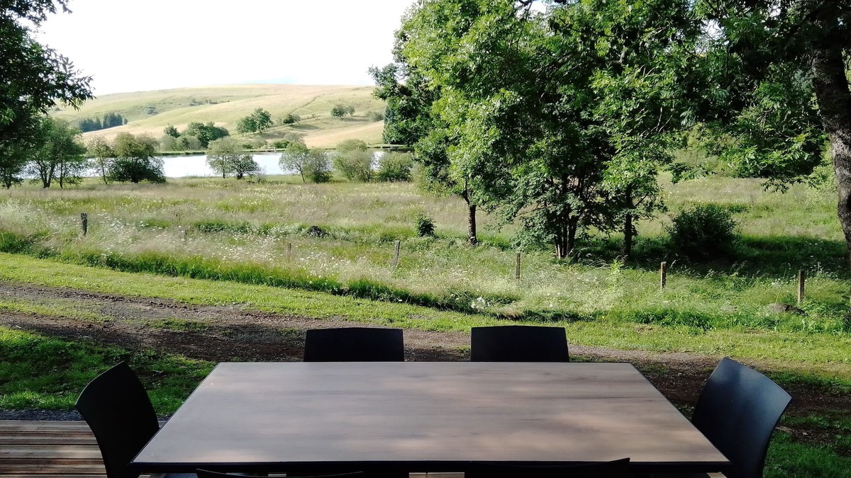 Montgreleix Cottage | Gîte in the heart of nature, swimming pool, lake