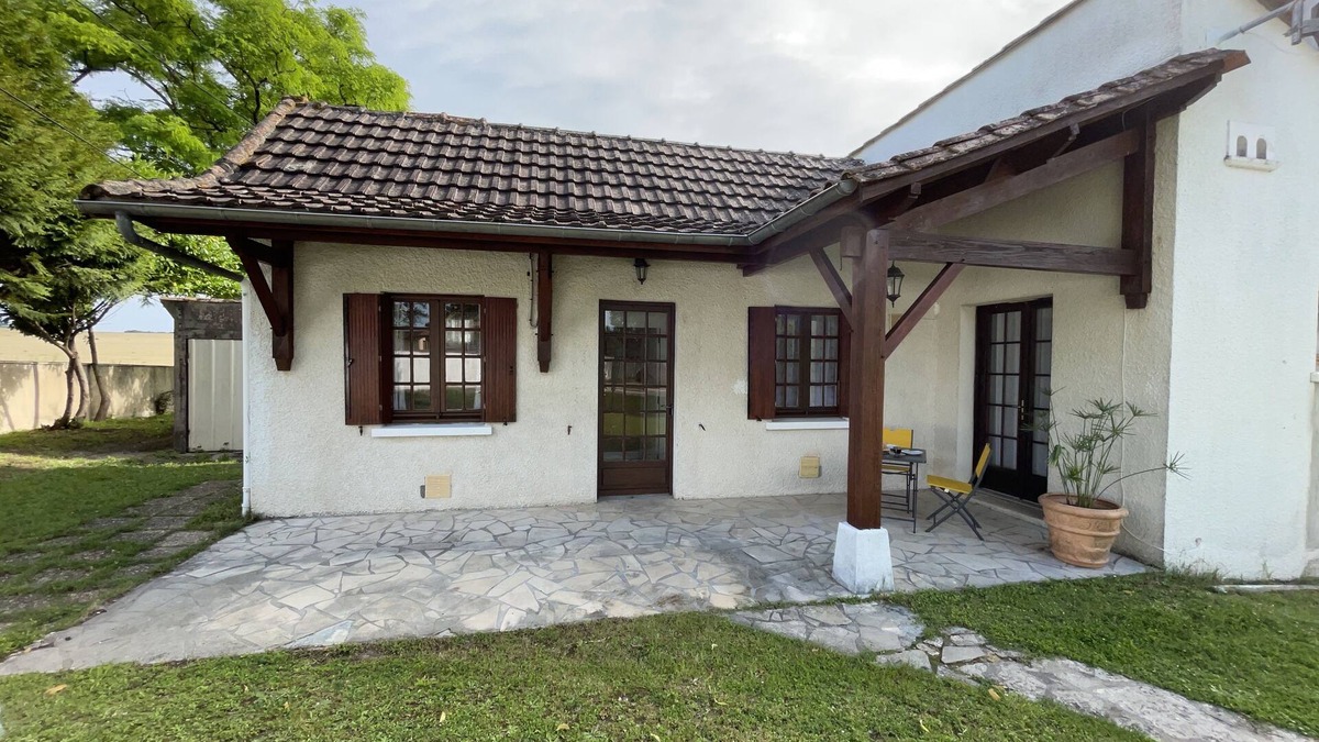 Saint-Martial-Viveyrol House | Gite Jeanroy a Cheerful 2 Bedroom Rural Gite