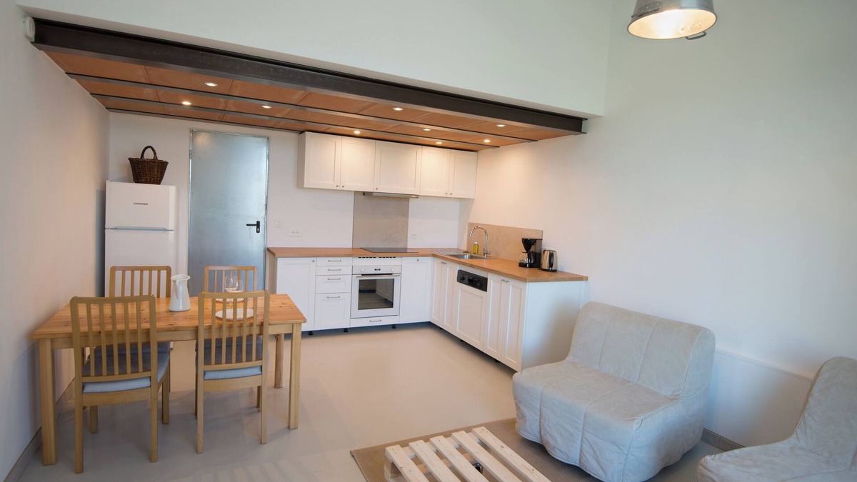 Ansouis Apartment | Gîte L'Abiho, in the heart of one of France's most beautiful villages, facing the Luberon.