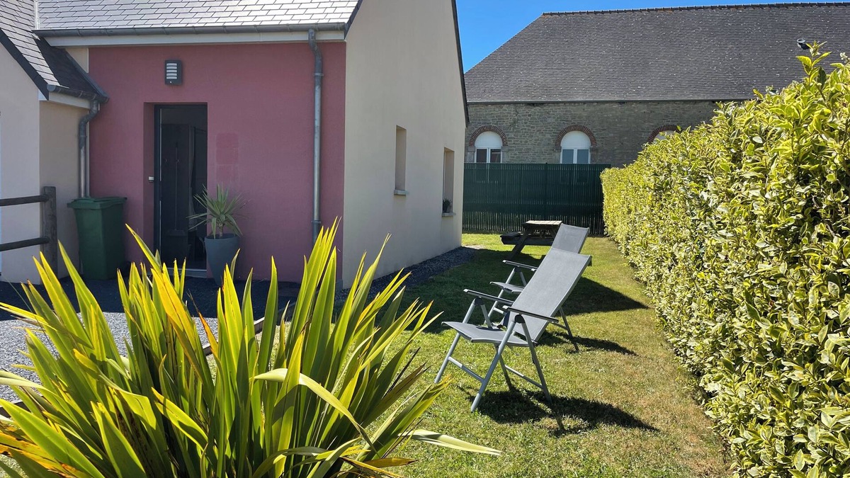 Saint-Pierre-Eglise House | Gîte l'horizon 5 km from the sea