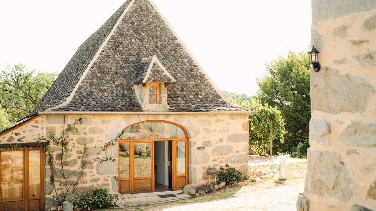La Fouillade House | Gite La Châtaigne at Domaine de La Bertrandie - with Swimming Pool and Hot Tub