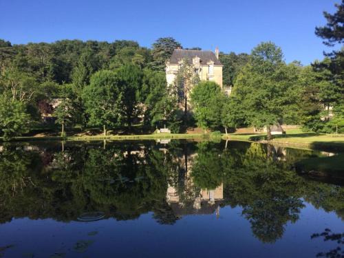 Saint-Paterne-Racan House | Gite La Maison Blanche Familiale Château La Roche Racan