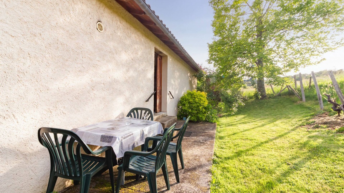 Saint-Perdoux House | Gîte La Vue Verdoyante - ideal for 2 adults & 2 children - 9 km from Figeac