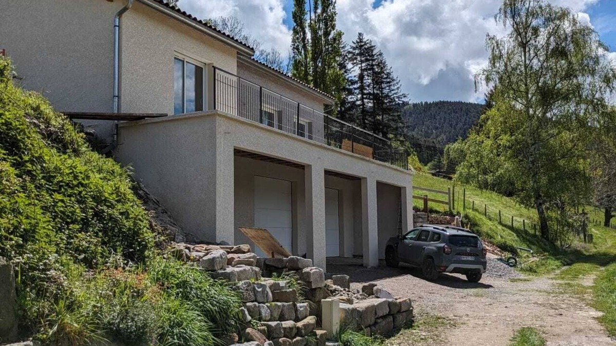La Valla-en-Gier Villa | Gite le Bérieux, for 6 people Parc du Pilat 3 bedrooms 1 bathroom