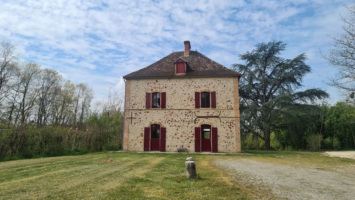Le Blanc Cottage | Gite Le Blanc, 4 bedrooms, 10 persons