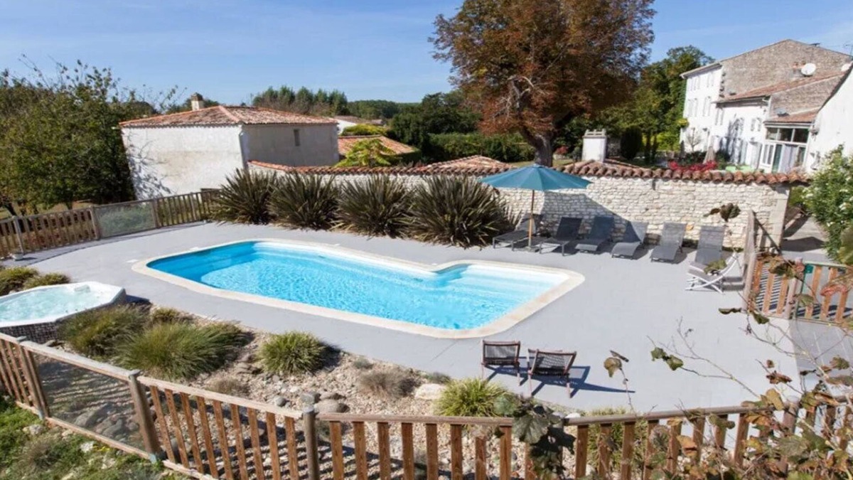 Saint-Romain-de-Benet House | Gîte le chai - 5-person family gîte in a peaceful setting between the countryside and the ocean