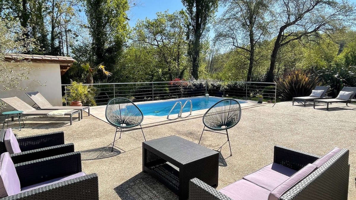 Grezillac House | Gite Le Chai, design loft and private pool in the heart of the vineyards