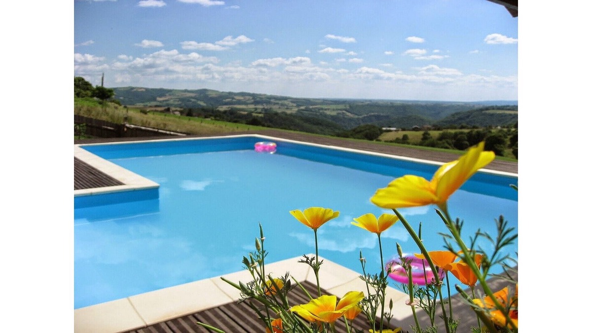 Saint-Andre-de-Najac House | Gite Le Combal, Impregnable View, Heated Pool.