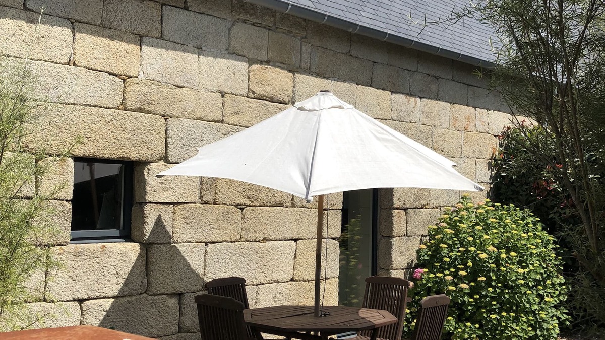 Nevez House | Gite "Le Corbelet" in 18em farmhouse with beach access and coastal path on foot