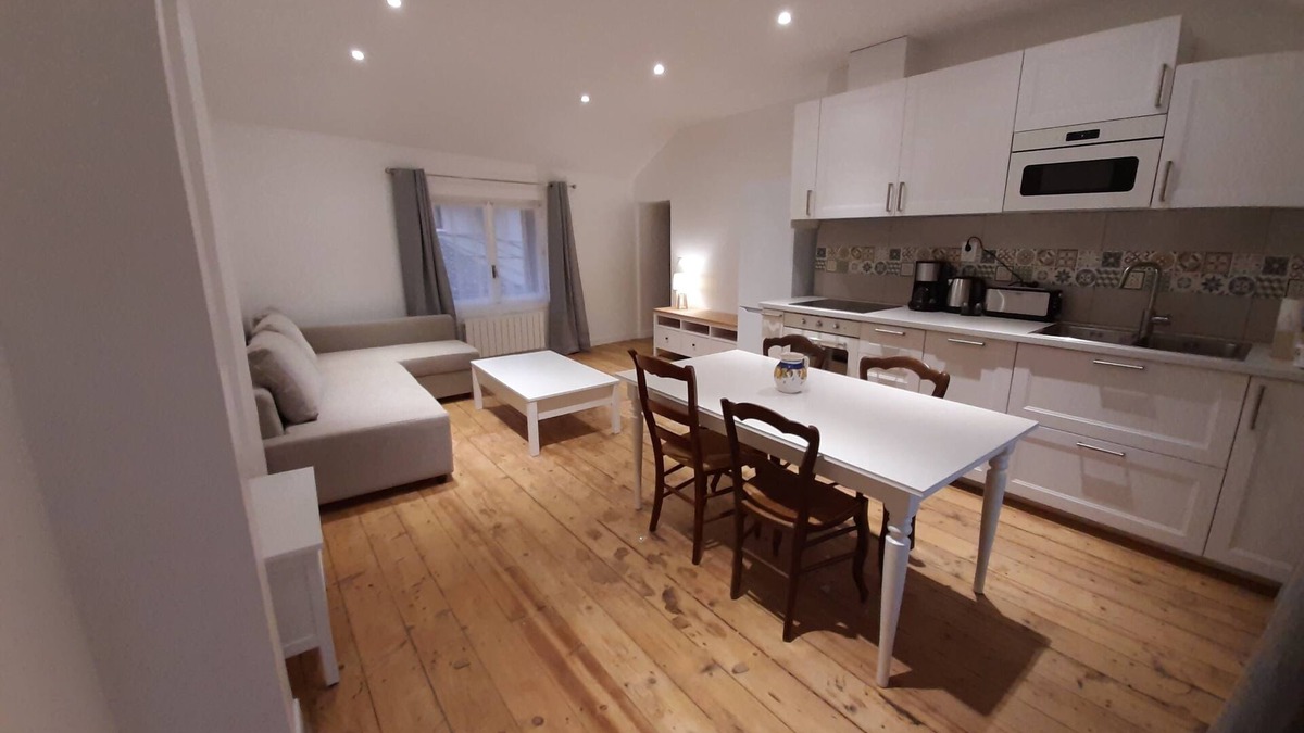Albigny-sur-Saone Apartment | Gite le haut des maraîchers. Apartment for 4 to 6 people,