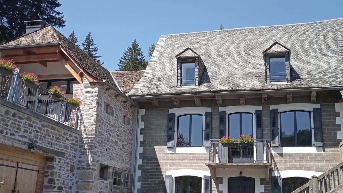 Saint-Chely-d'Aubrac House | Gite le Marquès in Aubrac with spa