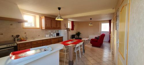 Saint-Romain-sur-Cher House | Gite le petit village 7 kms du Zoo de Beauval