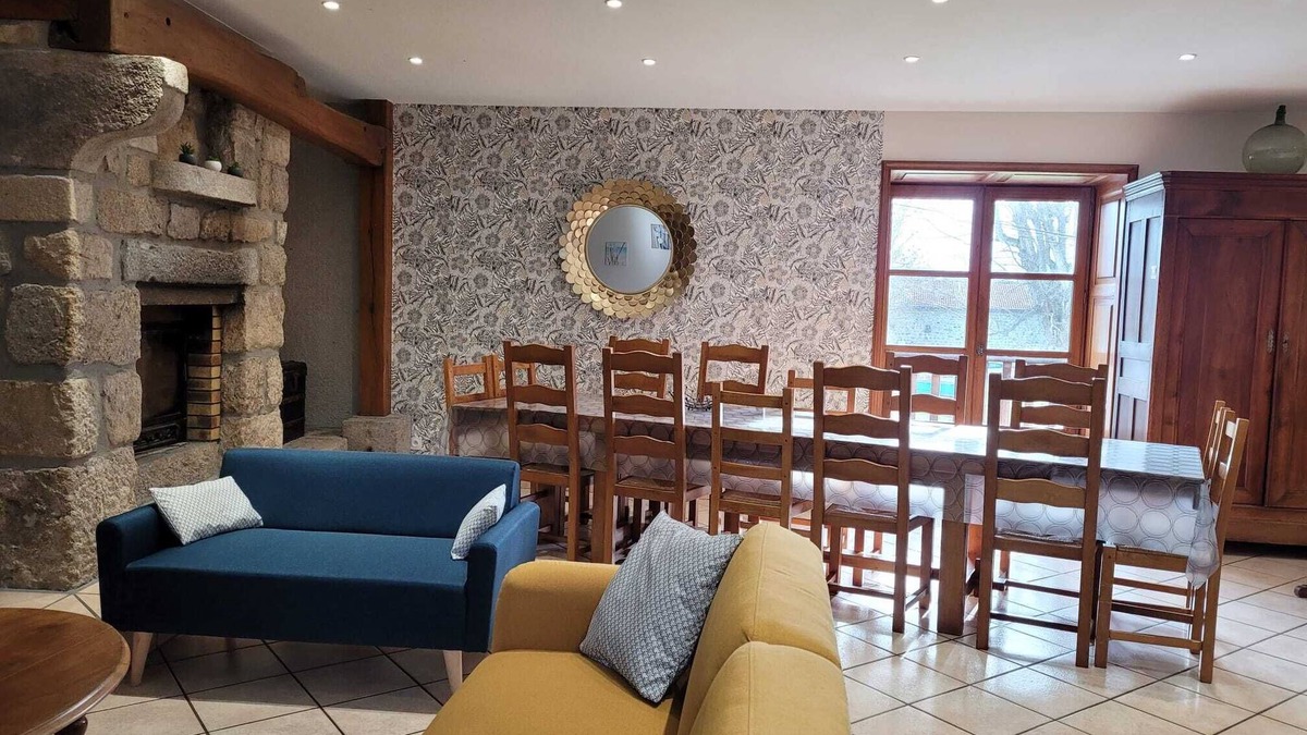 Grazac House | Gite le platane sleeps 14
