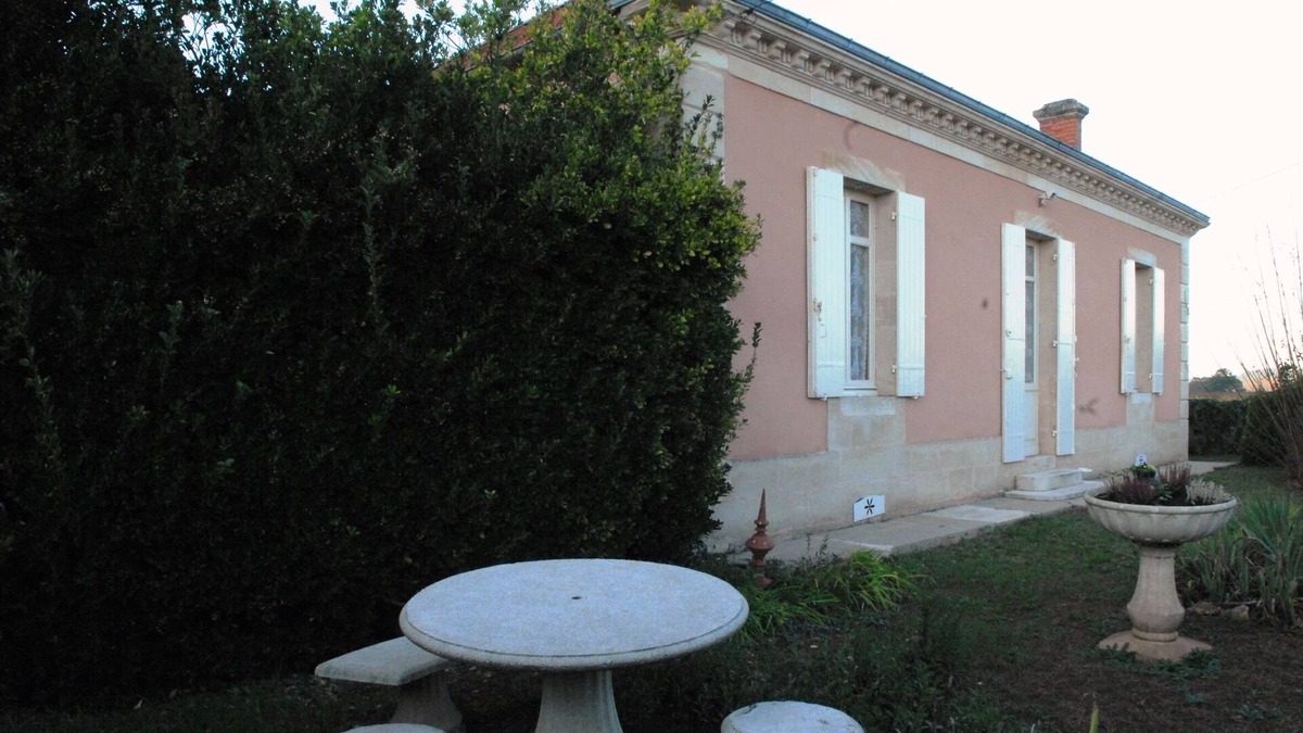 Barsac Cottage | Gite '' le Vieux Pressoir *** '' with swimming pool, children's playground,