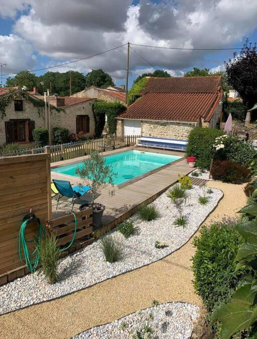 Le Champ-Saint-Pere House | Gite Les CIGOGNES