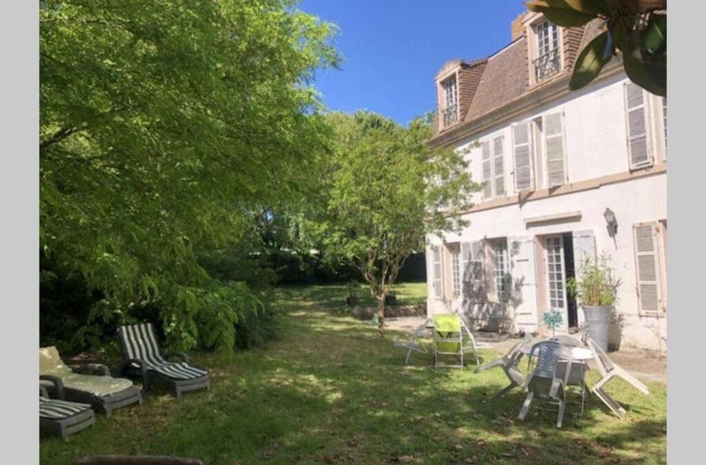 Cherac House | Gite Les Etoiles Blanches (15mn Cognac) 22 pers