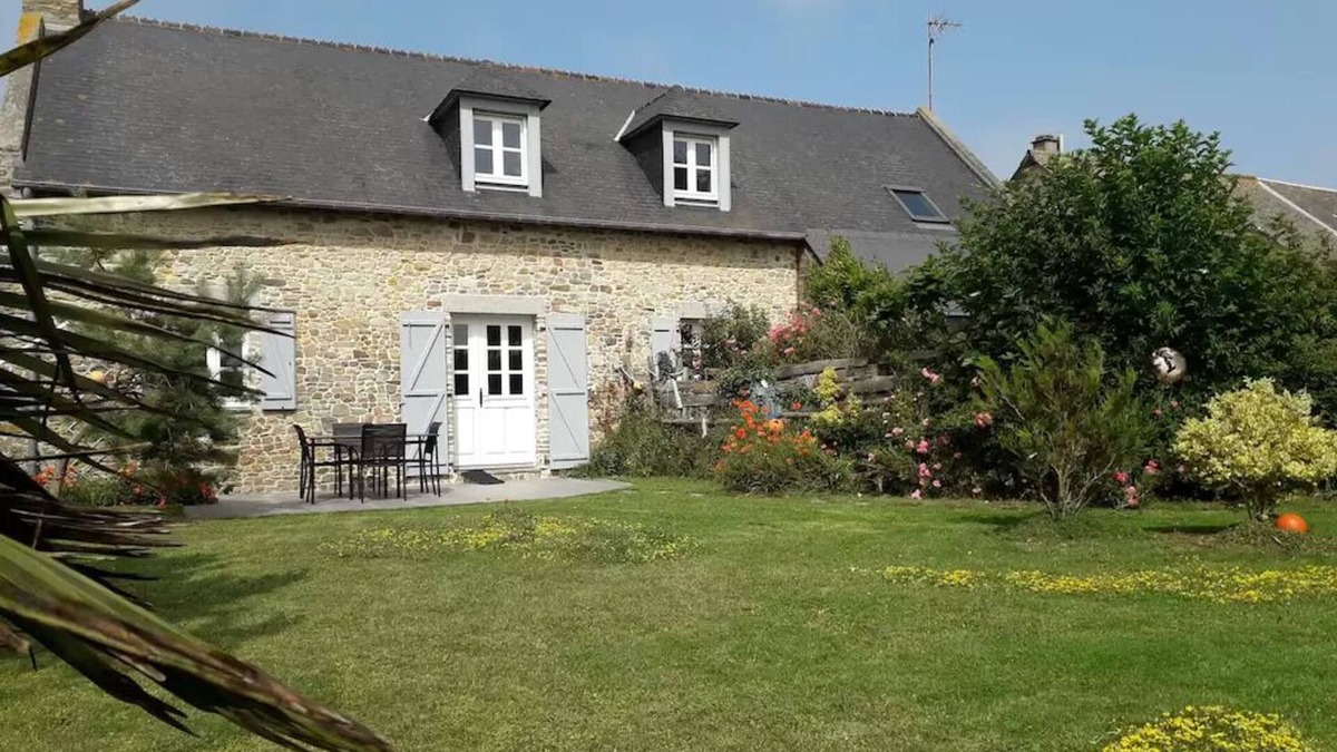 Pirou House | GITE LES GOELANDS House 300M from the sea, enclosed garden for animals.