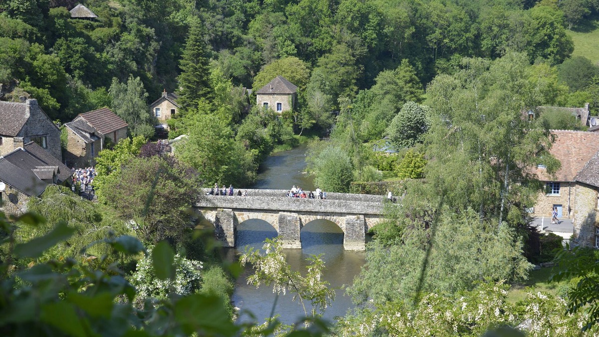 Rouperroux Apartment | Gite Les Moutons. Beautiful, converted longere overlooking woodland.