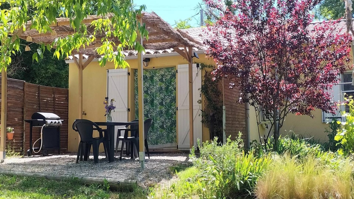 Montagnac-Montpezat House | GITE Les Romarins 4 to 6 persons fully equipped, large garden