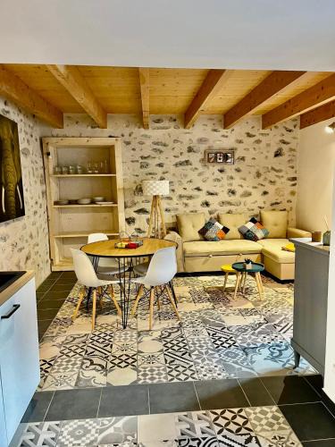 Alba-la-Romaine Apartment | GITE LES ROMAINS 2/4p au coeur du village classé d'ALBA LA ROMAINE