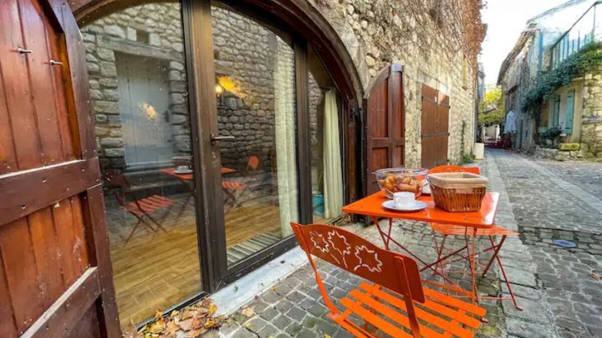 La Garde-Adhemar Apartment | Gîte Les Voûtes - A haven of peace in a jewel of Provence
