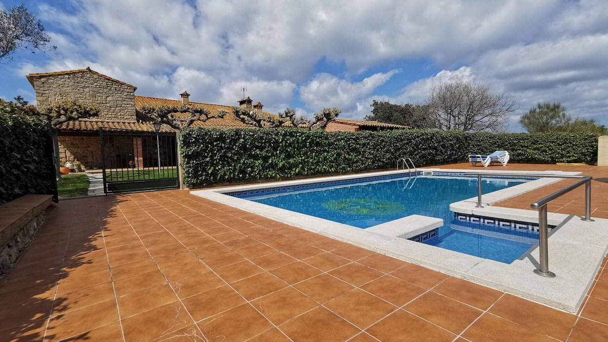 Llagostera Cottage | Gite Llagostera, 5 bedrooms, 11 persons