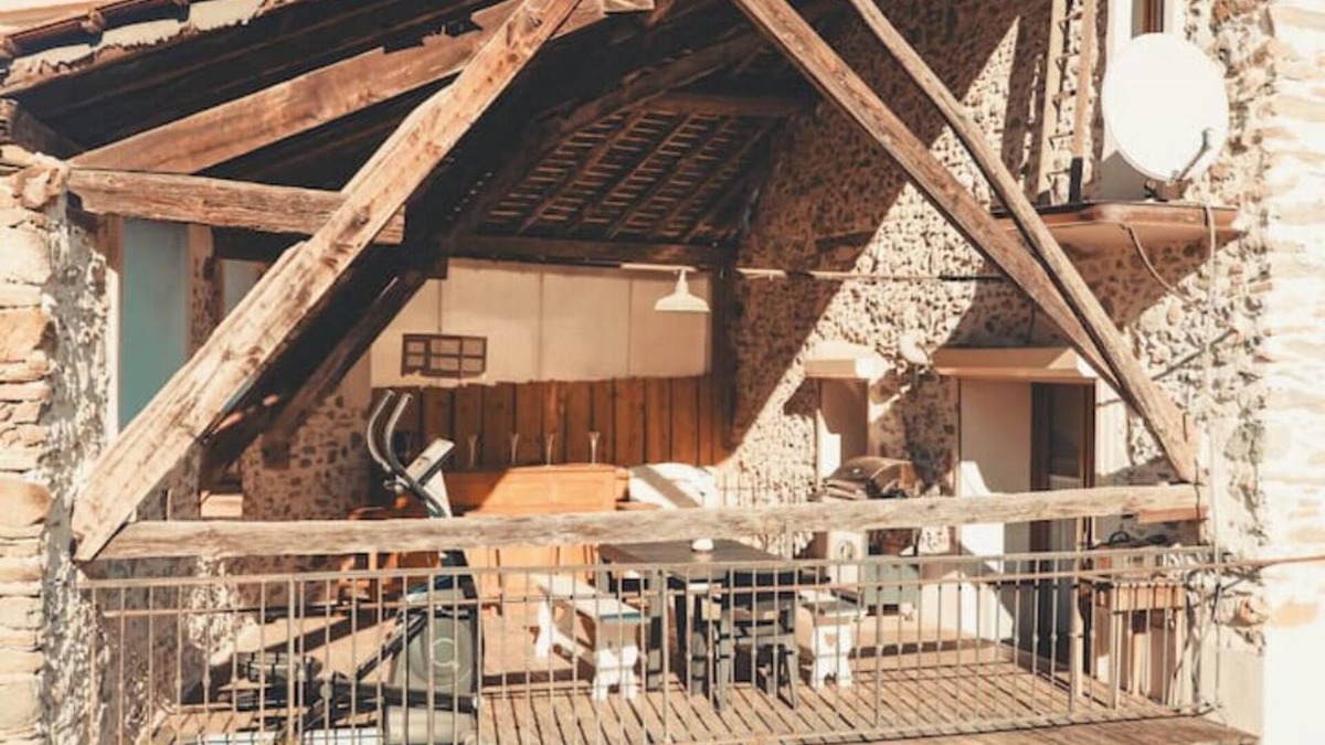 Pontcharra House | Gite located between lake and mountains, close to small tourist town.